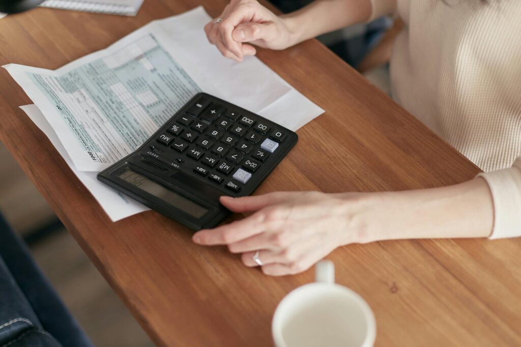 Credit Card Debt Crisis: What 41% of U.S. Adults Are Doing Wrong-How to Manage & Escape Debt Traps