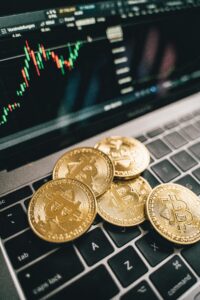 Bitcoin price 2025 rockets past $125,000 as ETF inflows, institutional demand & macro shifts fuel U.S. crypto market news.